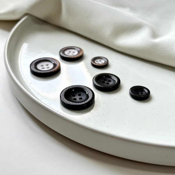 LuxeGrid Polyester Buttons