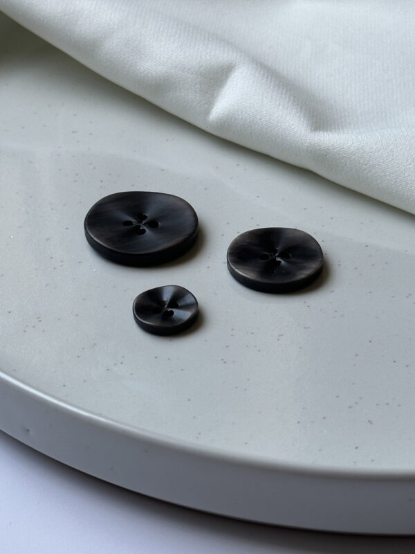 Refined Simplicity 4-Hole Button